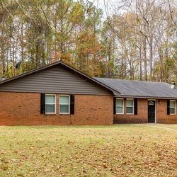 Hidden Pines apartments exterior view